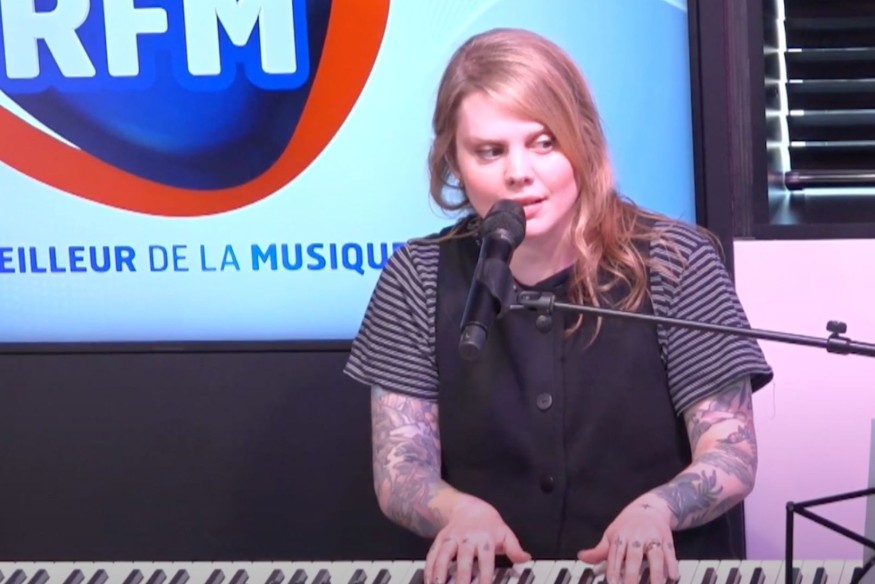 Coeur de pirate en live pour "Cavale" et "Comme des enfants"