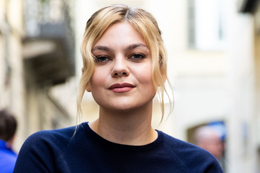 Louane compile ses meilleurs titres avant l'Eurovision