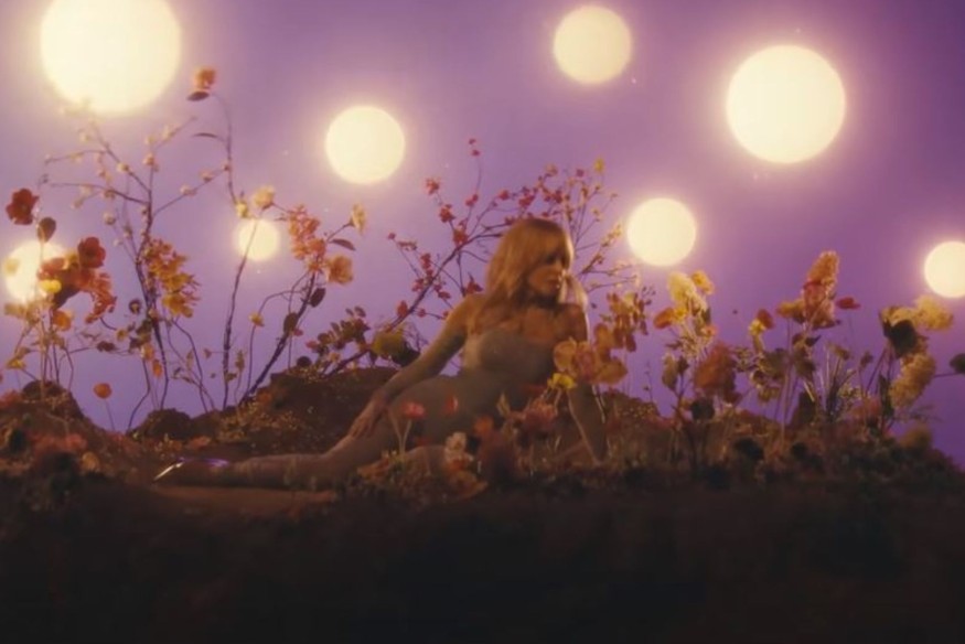 Décor onirique pour "Dance alone" de Sia et Kylie Minogue