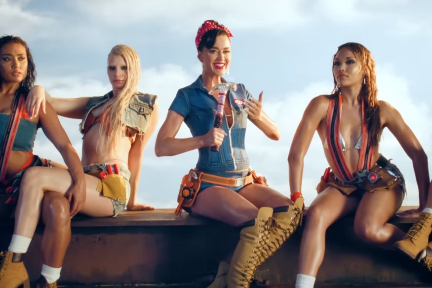 Clip loufoque pour Katy Perry avec "Woman's world"