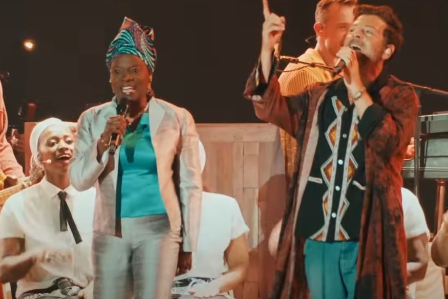 Christophe Maé s'accompagne d'Angélique Kidjo pour "C'est drôle la vie"