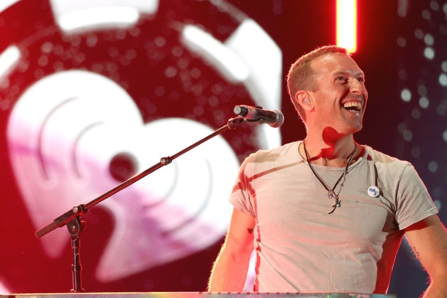 Chris Martin incognito dans un karaoké à Las Vegas