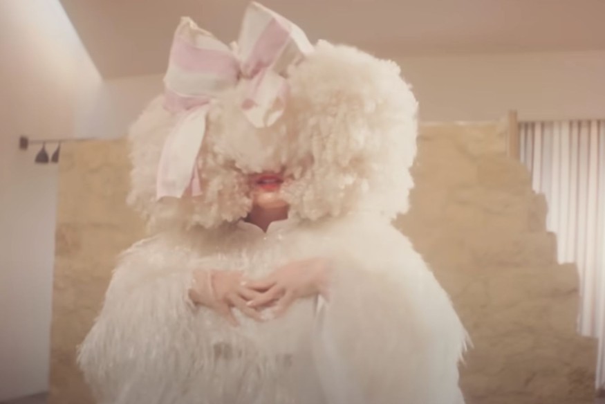 Clip solaire pour Sia avec "Gimme love"